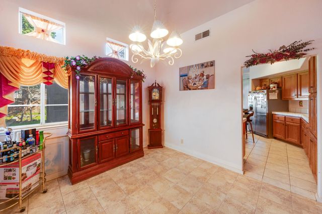 8559 Zinnia Way, Elk Grove, CA 95624