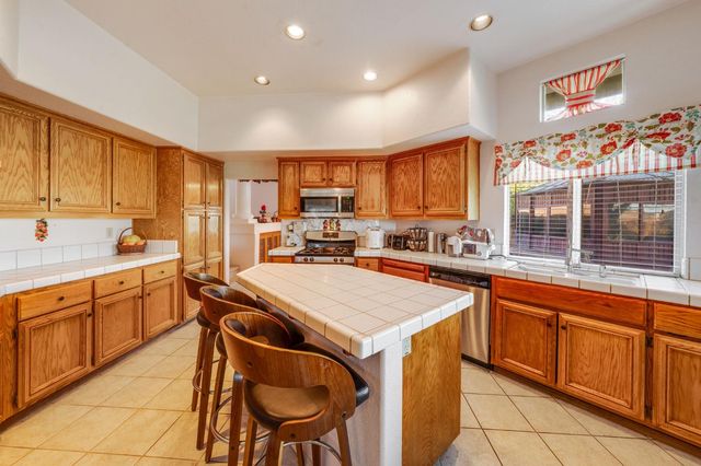 8559 Zinnia Way, Elk Grove, CA 95624