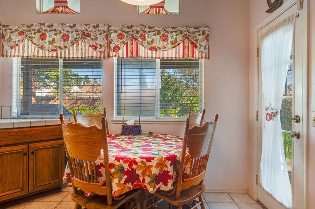 8559 Zinnia Way, Elk Grove, CA 95624