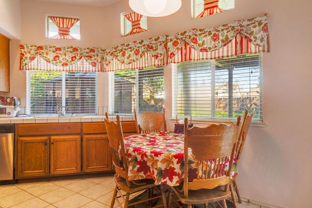 8559 Zinnia Way, Elk Grove, CA 95624