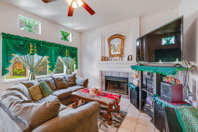 8559 Zinnia Way, Elk Grove, CA 95624