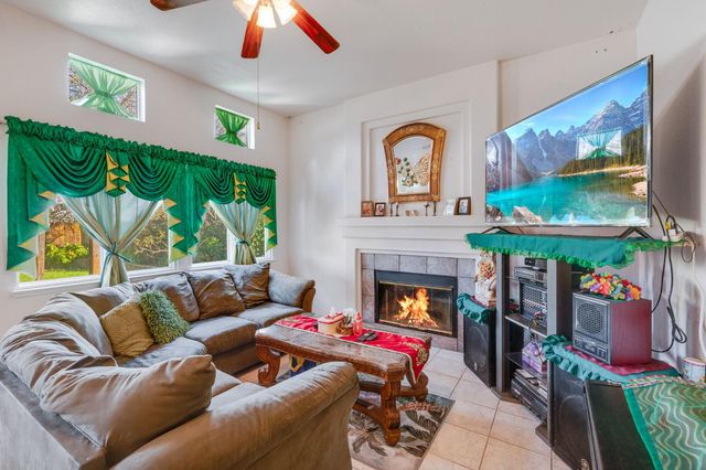 8559 Zinnia Way, Elk Grove, CA 95624