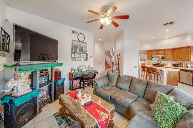 8559 Zinnia Way, Elk Grove, CA 95624