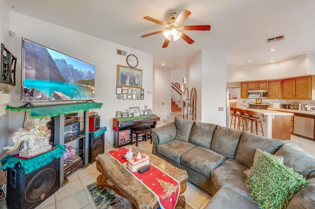 8559 Zinnia Way, Elk Grove, CA 95624