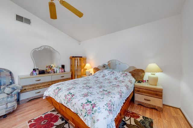 8559 Zinnia Way, Elk Grove, CA 95624