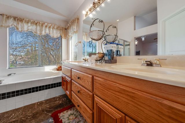 8559 Zinnia Way, Elk Grove, CA 95624