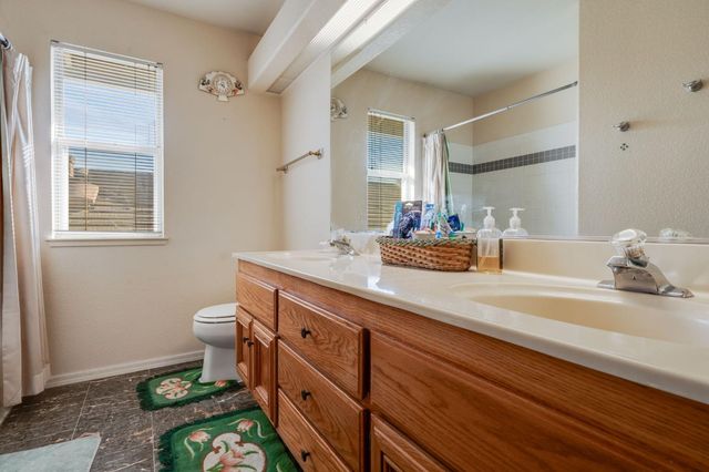 8559 Zinnia Way, Elk Grove, CA 95624