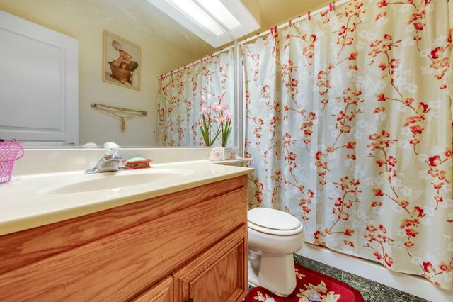 8559 Zinnia Way, Elk Grove, CA 95624