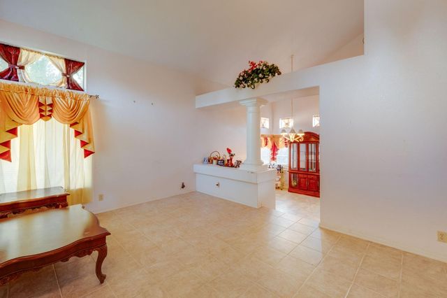 8559 Zinnia Way, Elk Grove, CA 95624