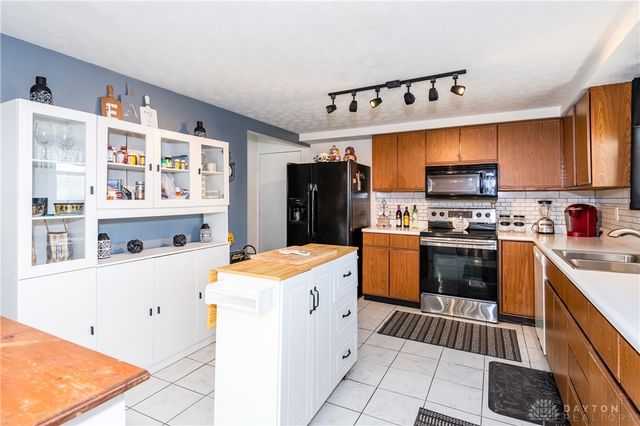 5686 Firegate Court, Huber Heights, OH 45424