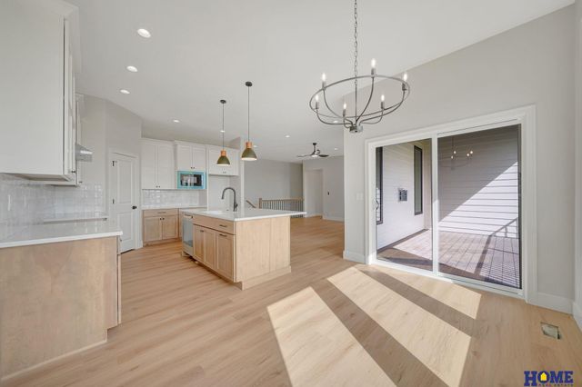 9121 White Horse Way, Lincoln, NE 68520