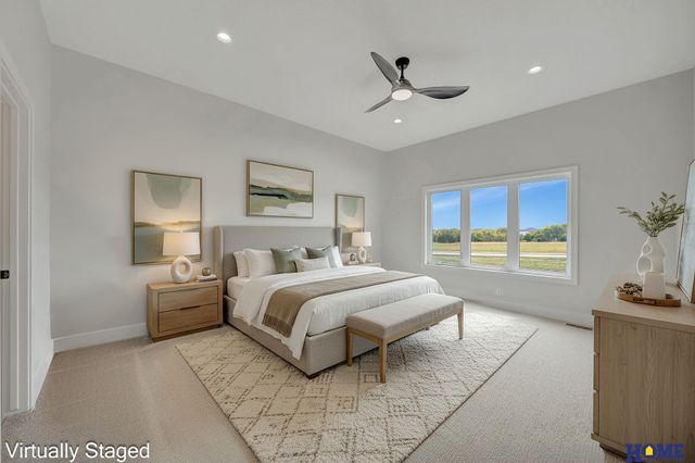 9121 White Horse Way, Lincoln, NE 68520