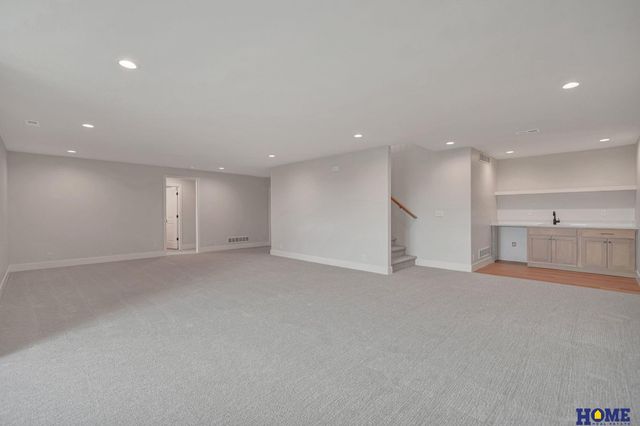 9121 White Horse Way, Lincoln, NE 68520