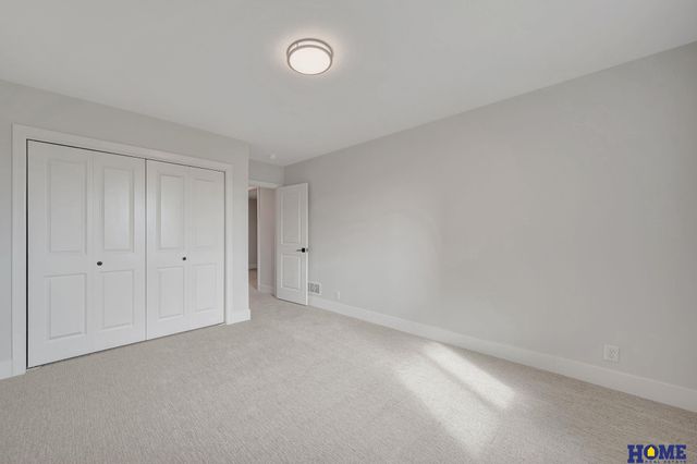 9121 White Horse Way, Lincoln, NE 68520