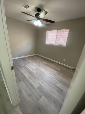 8212 Tavenor Lane, Houston, TX 77075