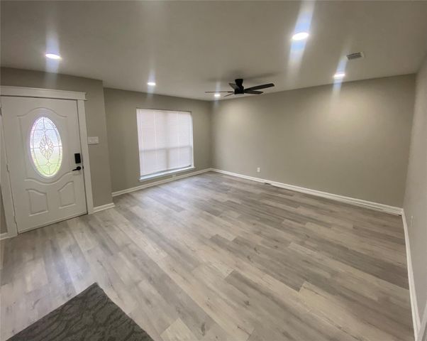 8212 Tavenor Lane, Houston, TX 77075