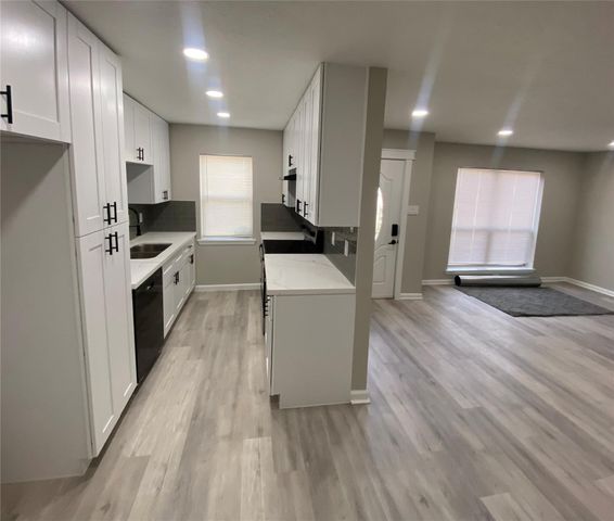 8212 Tavenor Lane, Houston, TX 77075