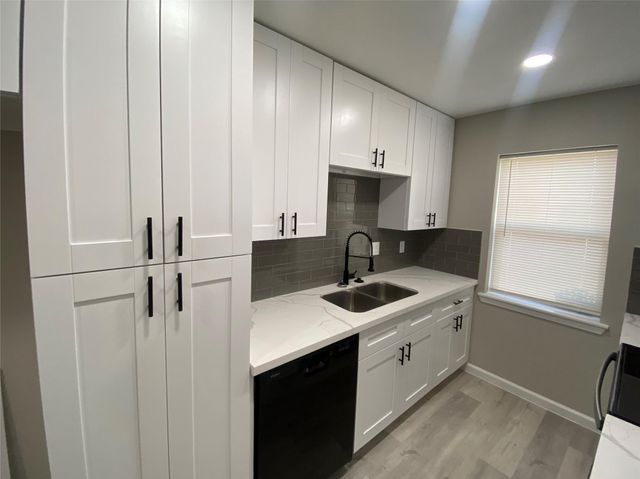 8212 Tavenor Lane, Houston, TX 77075