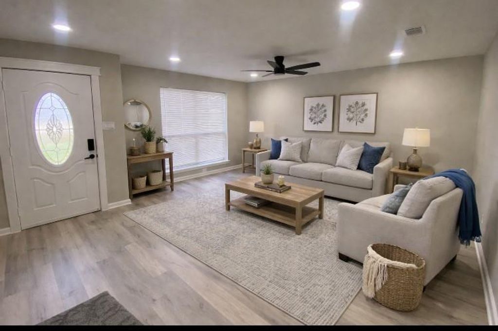 8212 Tavenor Lane, Houston, TX 77075