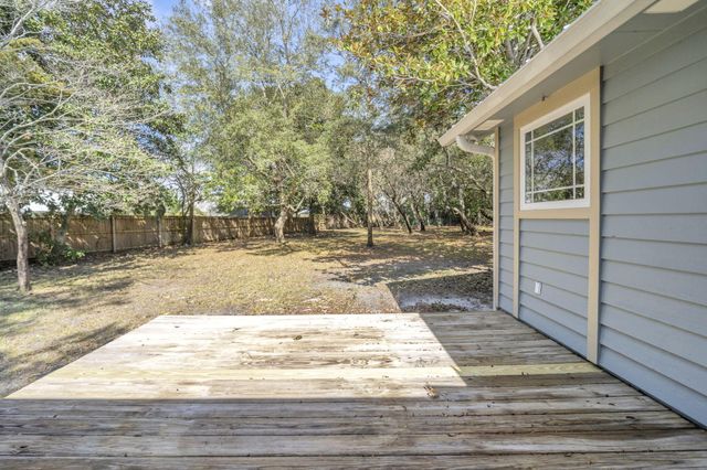 845 N Lakeside Drive, Destin, FL 32541