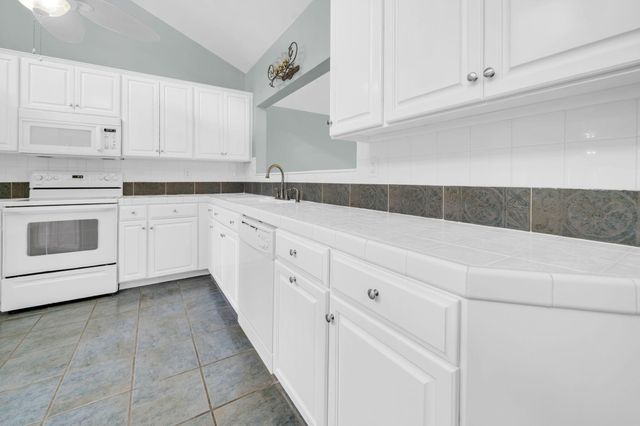 845 N Lakeside Drive, Destin, FL 32541