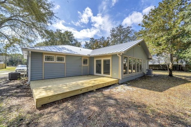 845 N Lakeside Drive, Destin, FL 32541