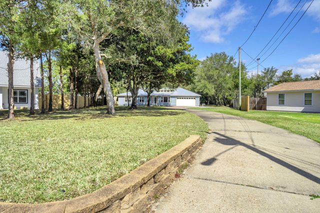 845 N Lakeside Drive, Destin, FL 32541
