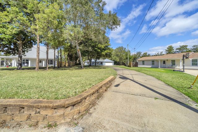 845 N Lakeside Drive, Destin, FL 32541