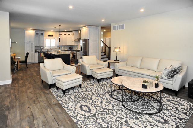 205 Elmhurst Avenue, Valparaiso, IN 46385