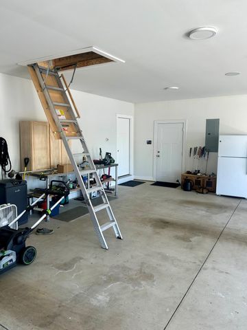 205 Elmhurst Avenue, Valparaiso, IN 46385