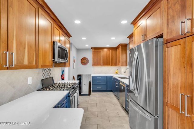 6 Hilltop Road, West Long Branch, NJ 07764