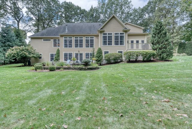 16 Ellridge Place, Ellington, CT 06029