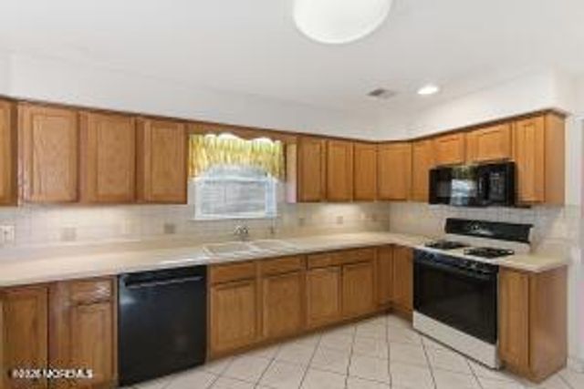 6 Katie Court, Lakewood, NJ 08701