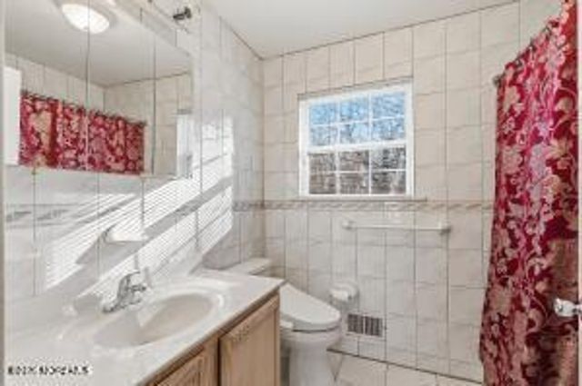 6 Katie Court, Lakewood, NJ 08701