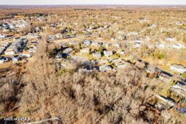 6 Katie Court, Lakewood, NJ 08701