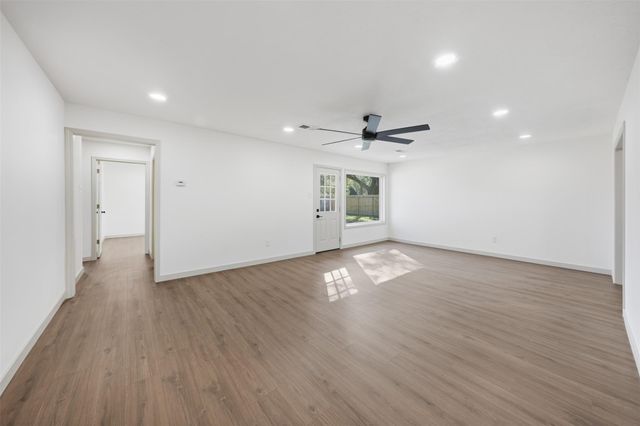 5002 Cedar Creek Drive, Dickinson, TX 77539