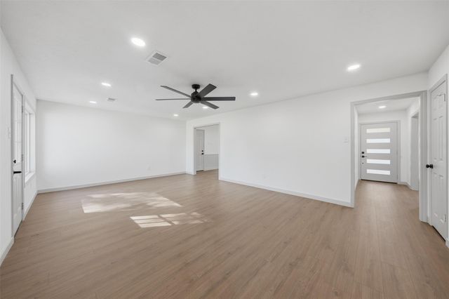 5002 Cedar Creek Drive, Dickinson, TX 77539