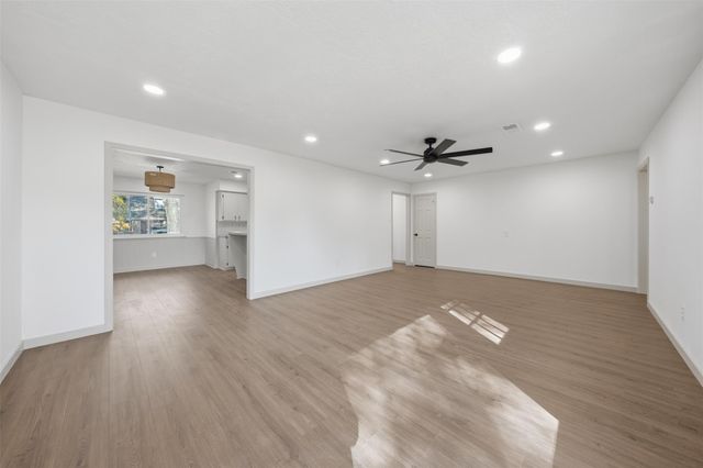 5002 Cedar Creek Drive, Dickinson, TX 77539