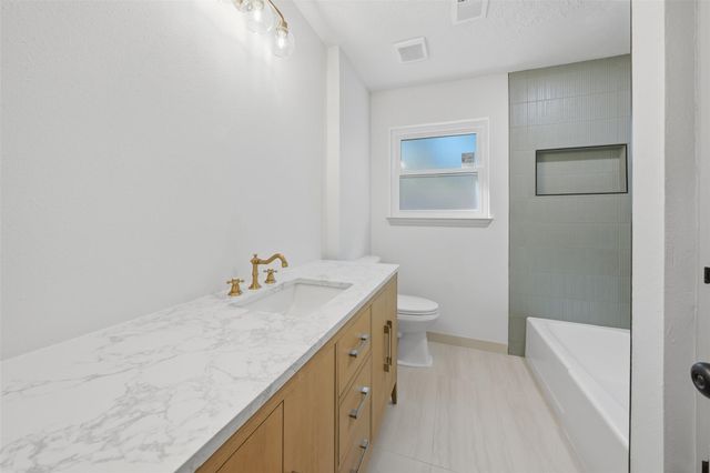 5002 Cedar Creek Drive, Dickinson, TX 77539