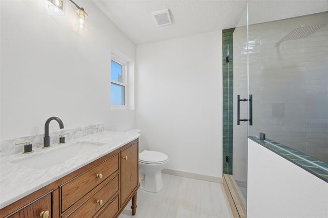 5002 Cedar Creek Drive, Dickinson, TX 77539