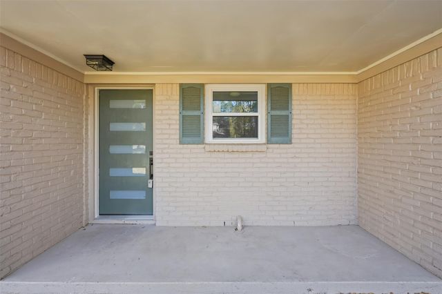 5002 Cedar Creek Drive, Dickinson, TX 77539