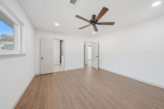 5002 Cedar Creek Drive, Dickinson, TX 77539