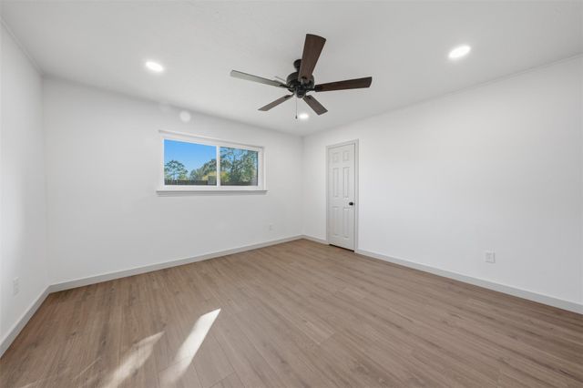 5002 Cedar Creek Drive, Dickinson, TX 77539