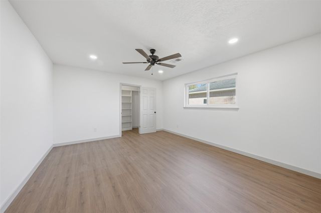 5002 Cedar Creek Drive, Dickinson, TX 77539