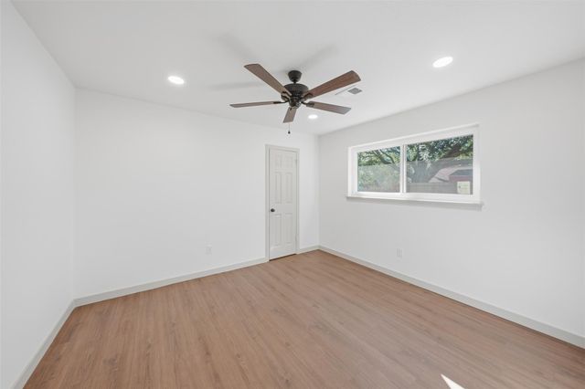 5002 Cedar Creek Drive, Dickinson, TX 77539