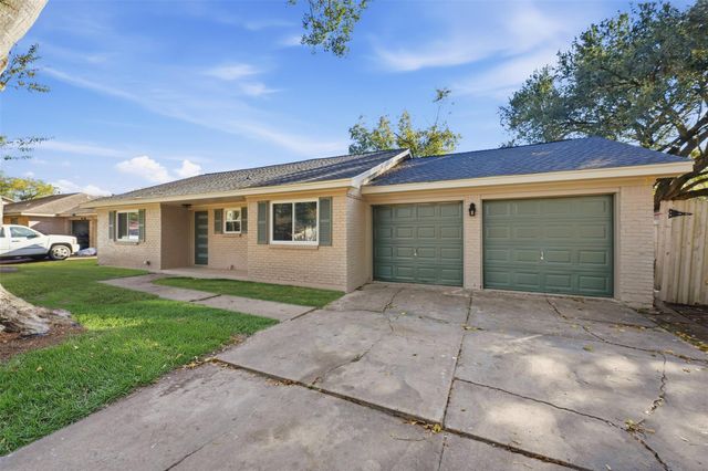 5002 Cedar Creek Drive, Dickinson, TX 77539