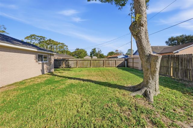 5002 Cedar Creek Drive, Dickinson, TX 77539