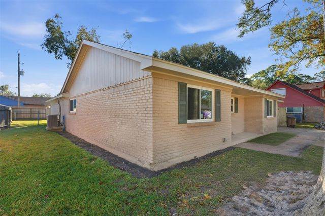 5002 Cedar Creek Drive, Dickinson, TX 77539