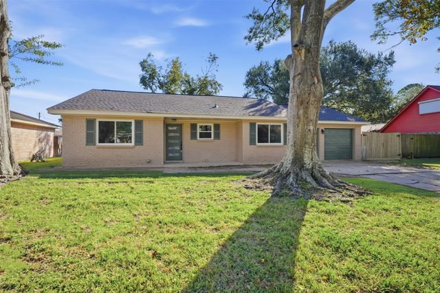 5002 Cedar Creek Drive, Dickinson, TX 77539