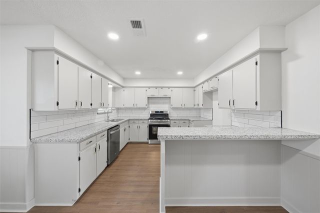 5002 Cedar Creek Drive, Dickinson, TX 77539